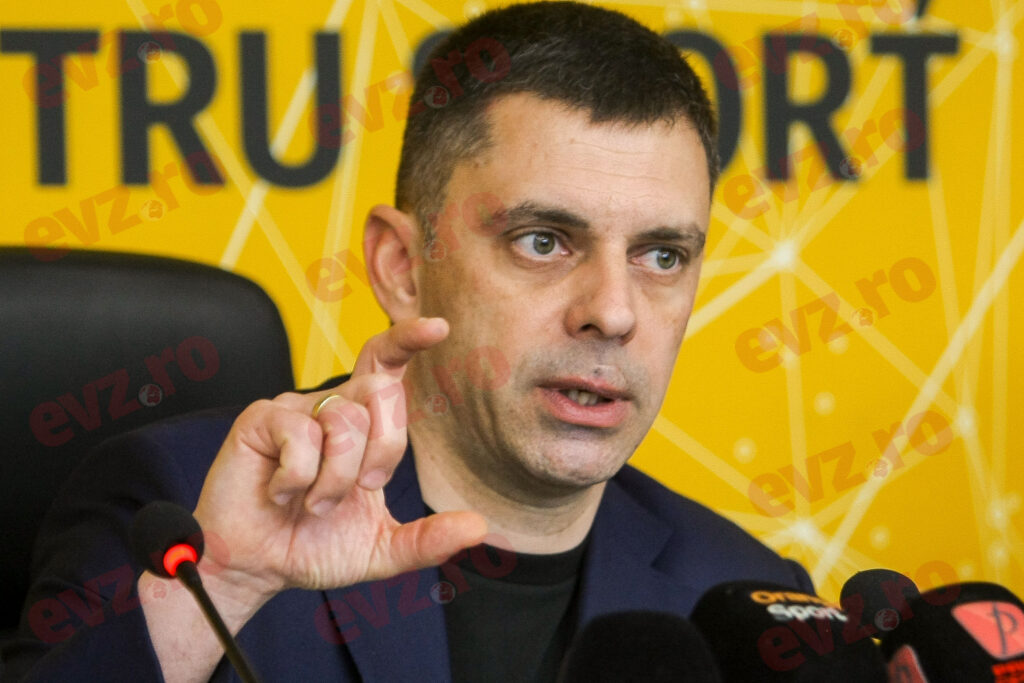 Ministerul Sporturilor, implicat într-un nou scandal. După ce s-a premiat pe sine, Eduard Novak i-a oferit o distincție tatălui său