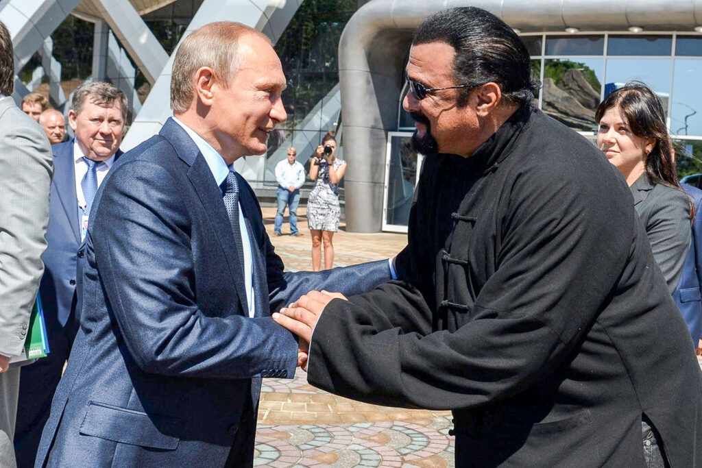 Vladimir Putin, lăudat de bunul său prieten, Steven Seagal. „Viitorul lumii va fi cel mai bun cu el”