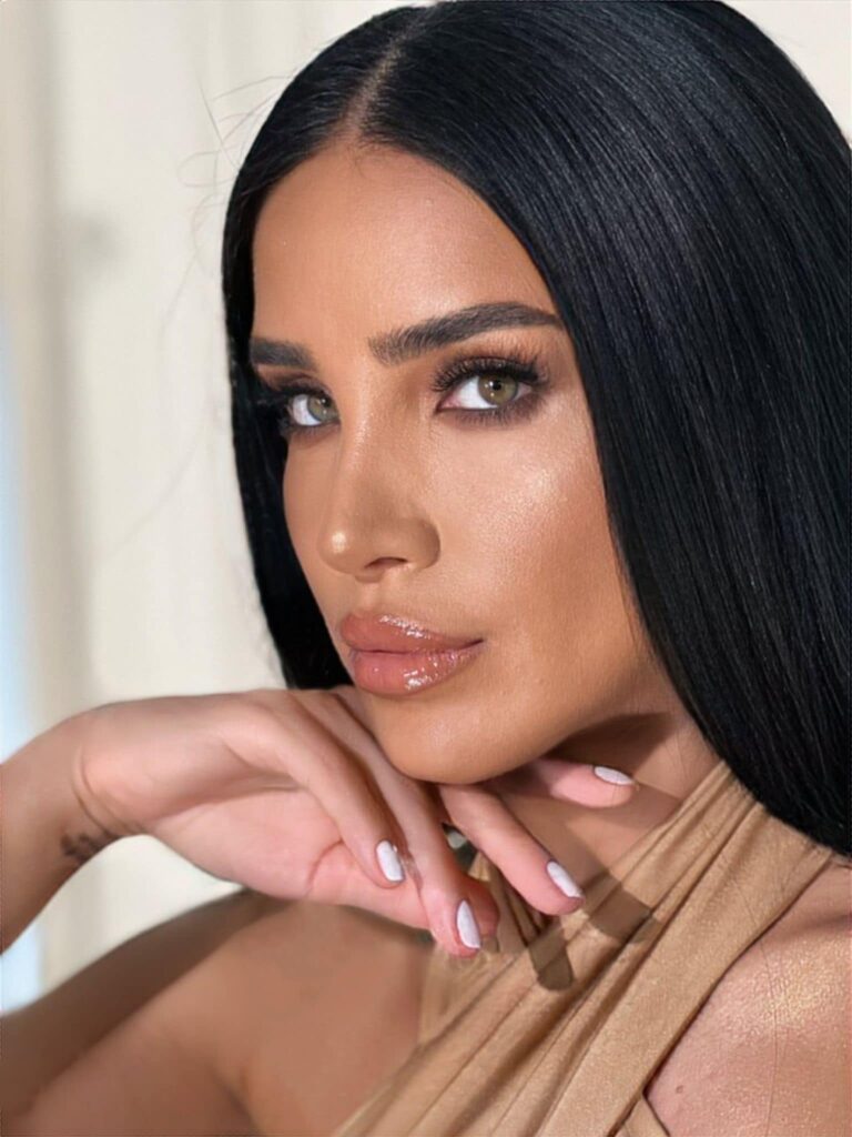 Adelina Pestrițu, de la dansatoare în Ibiza la influencer de top. Cât câștigă acum vedeta pe lună