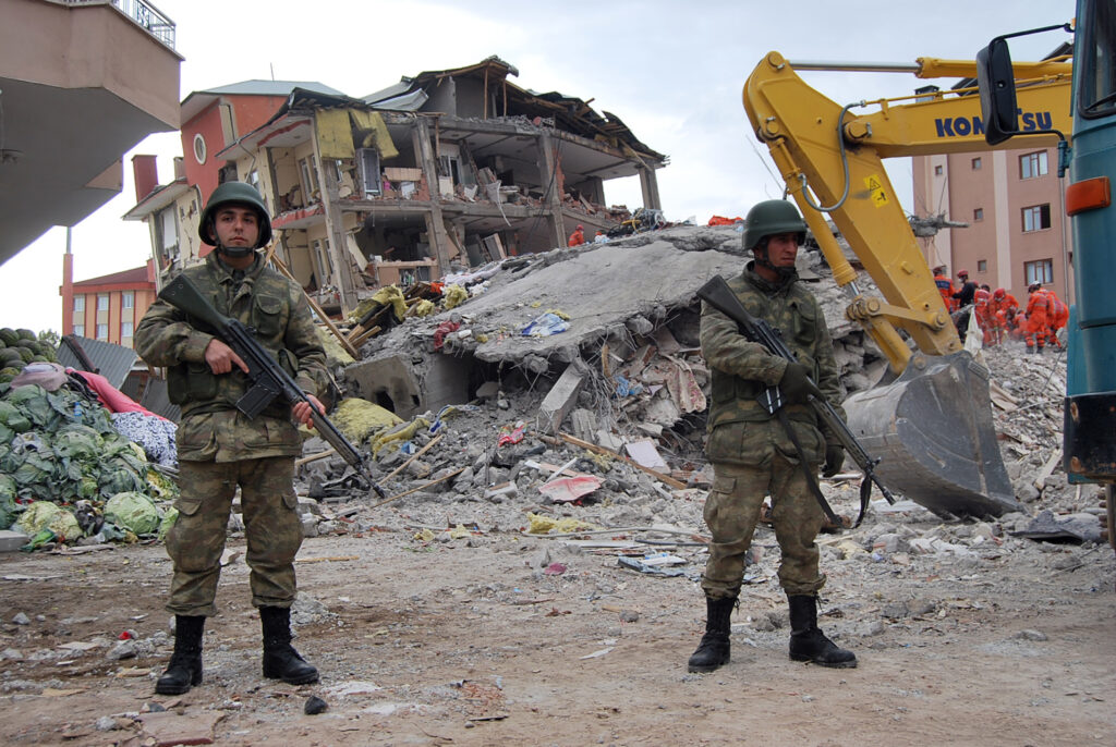 Ministerul Educației trage un semnal de alarmă. Nu dați bani la aceste persoane, pot fi escroci