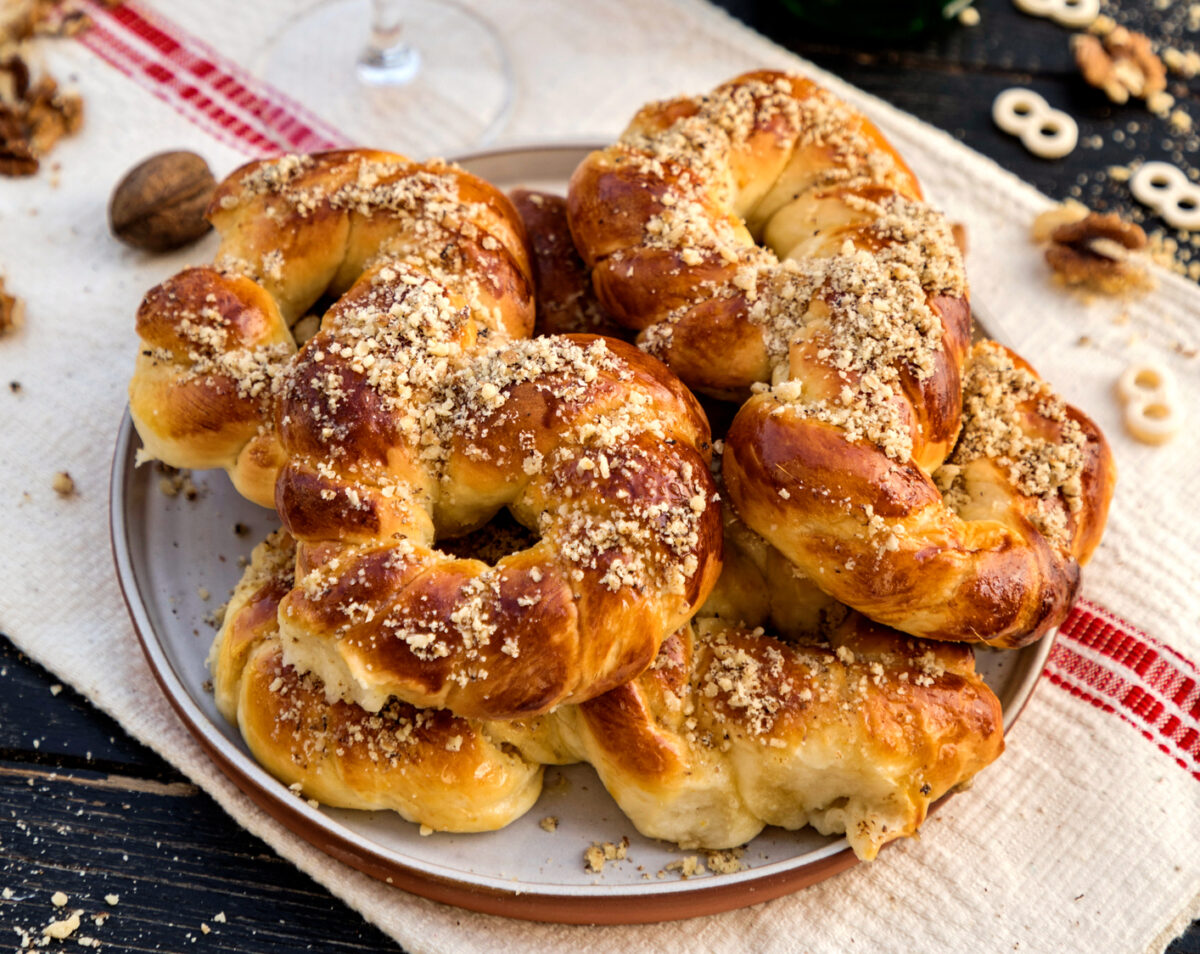 Mucenici moldovenești. Trei rețete: clasică, de post și fără frământare