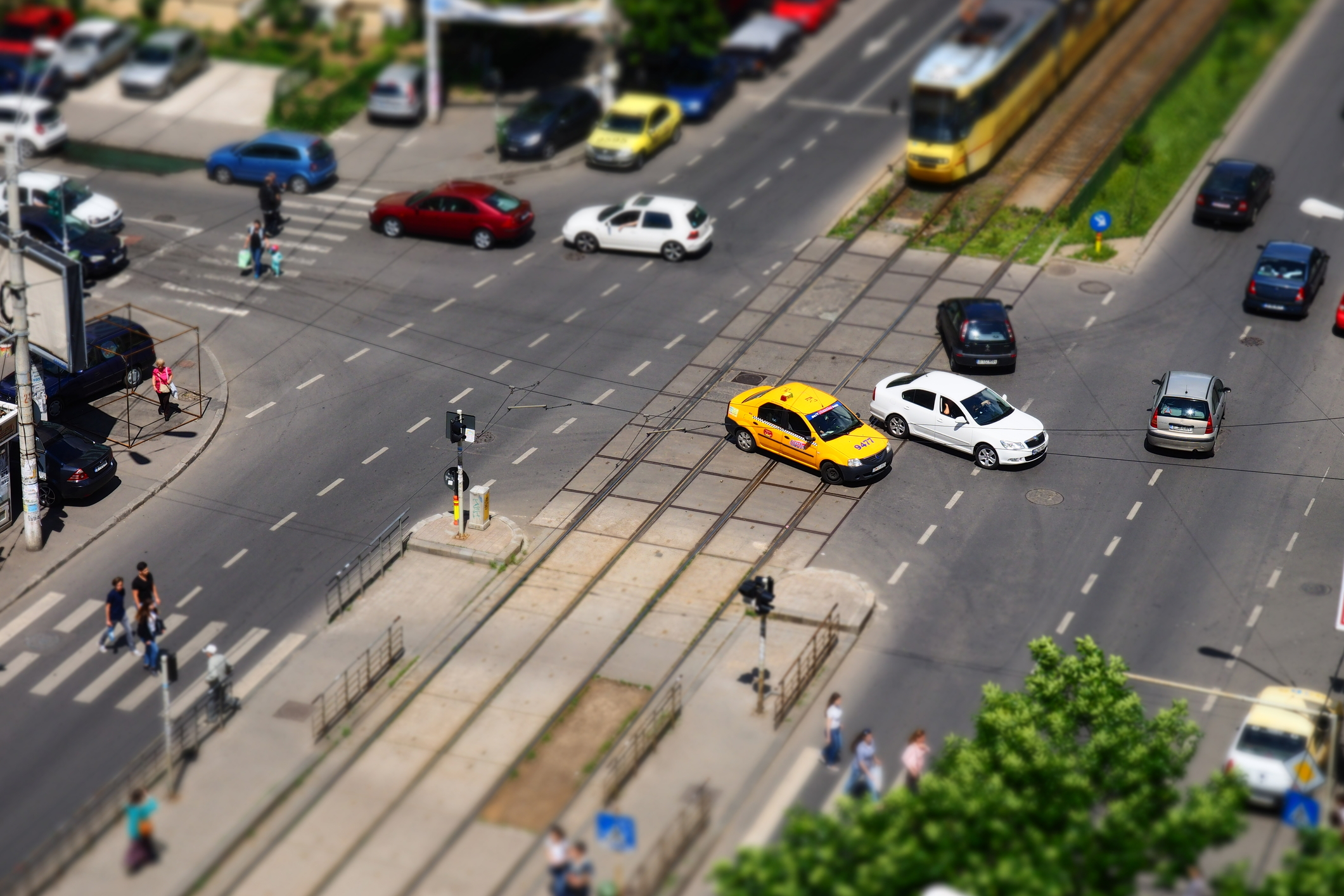 Regula din intersecție pe care cei mai mulți șoferi o ignoră. Provoacă unele dintre cele mai grave accidente, spune Poliția Rutieră