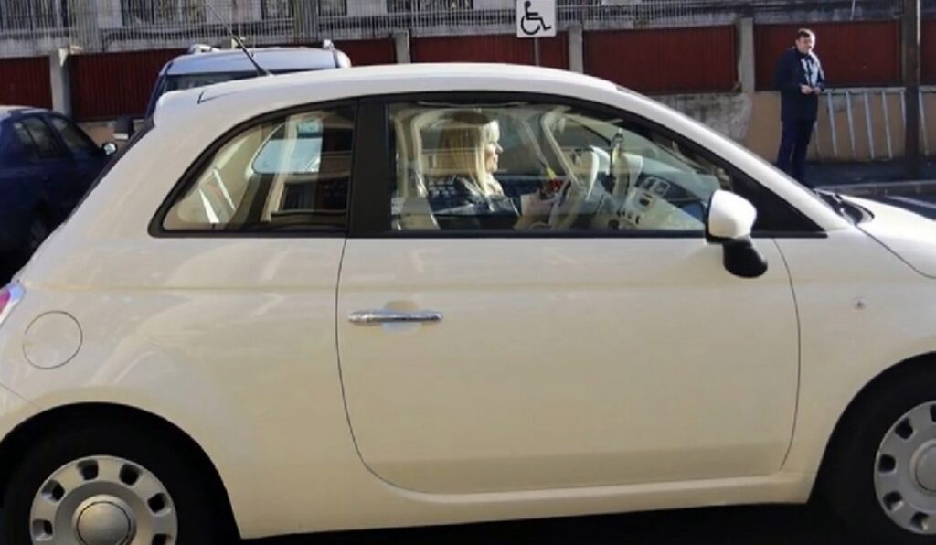 Elena Udrea a primit o veste tristă în închisoare. Fiscul i-a vândut una dintre mașinile preferate