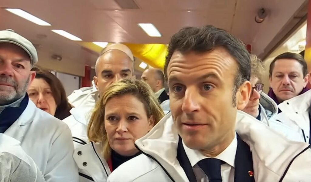 Protestele din Franța se extind pe stadioane. Emmanuel Macron contestat de suporterii Les Bleus. Video
