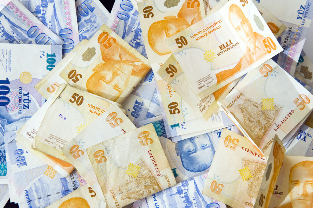 O eroare a unei cafenele a făcut-o pe o femeie din Nottingham mai bogată decât Musk. Dar pe hârtie