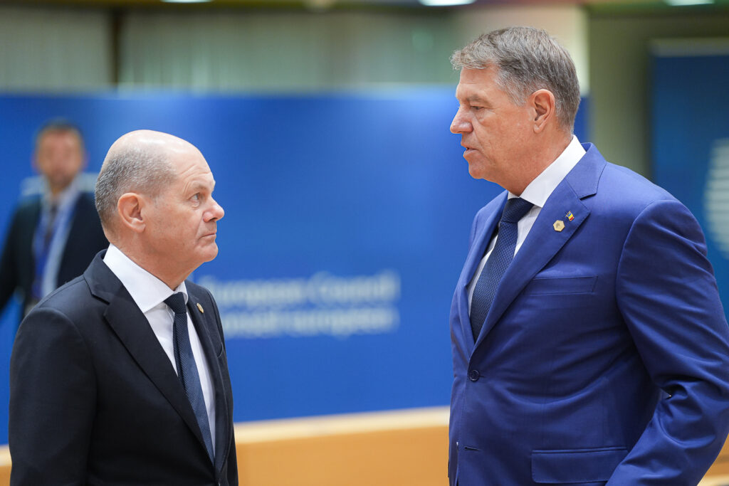 Olaf Scholz, vizită în România alături de Klaus Ioahnnis. Întâlnire trilaterală și cu Maia Sandu