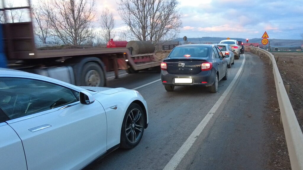 Reportaj video. Zeci de mii de locuitori din județul Suceava suferă de ani de zile din cauza unui pod. Un proiect greșit, realizat de CNAIR, blochează circulația
