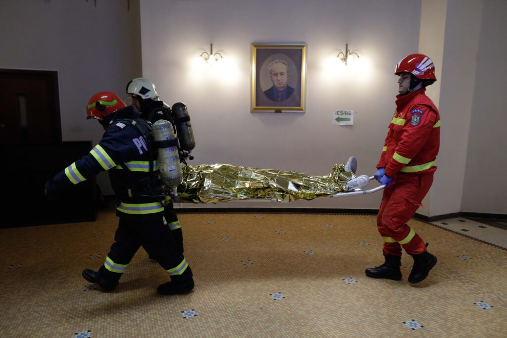 Moarte suspectă în Cluj. O tânără de 20 de ani a decedat după ce a căzut de la înălțime