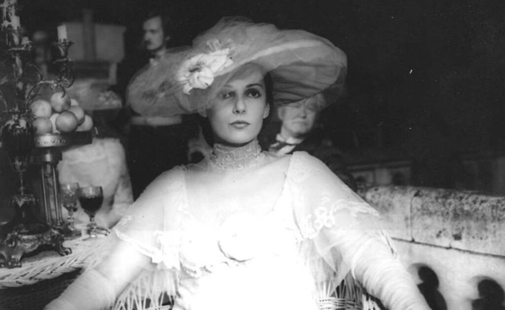 De la celebritate la uitare nu este decât un pas. Elena Albu, una dintre cele mai iubite actrițe din anii ’70-’80, a murit în singurătate