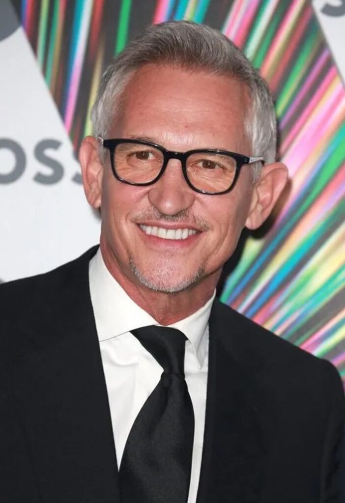 Fostul jucător de fotbal și actualul prezentator Gary Lineker revine la BBC. El a fost suspendat temporar după un mesaj împotriva guvernului britanic
