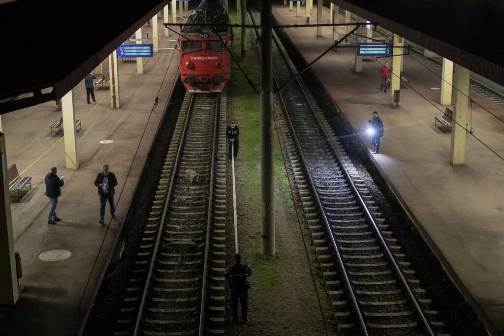 Accident feroviar în Giurgiu. Două locomotive s-au ciocnit lângă gara Toporu. Au fost mai multe victime