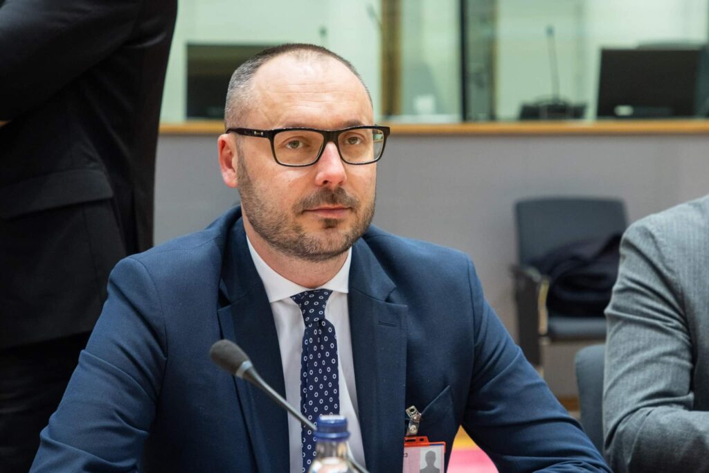 Declarația de avere a fostului ministru al Justiției din Republica Moldova. A negociat cu o rudă pentru a-și cumpăra o mașină