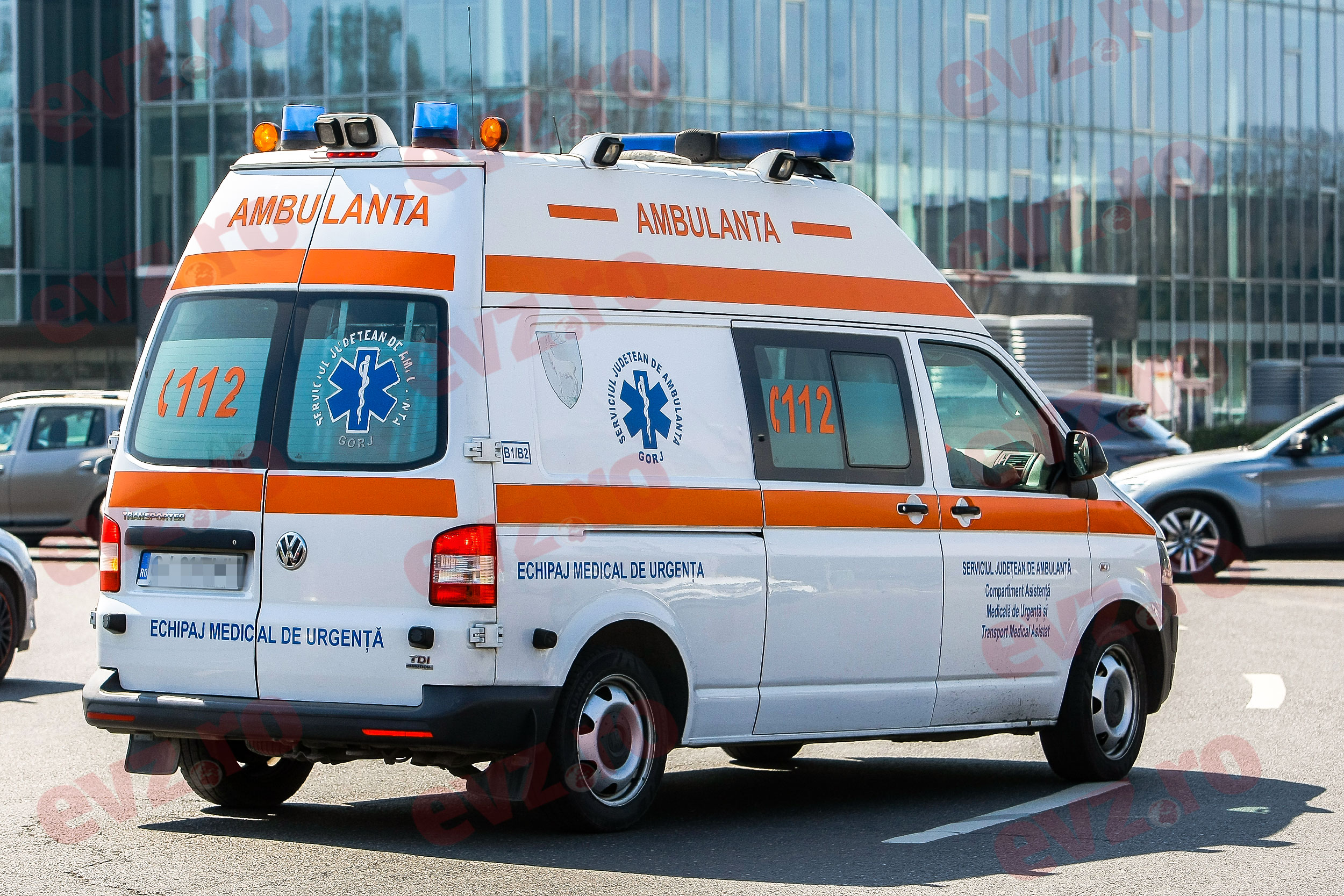 Copil de 2 ani, în stare gravă după ce a căzut de la etajul al doilea al unui bloc din Oradea