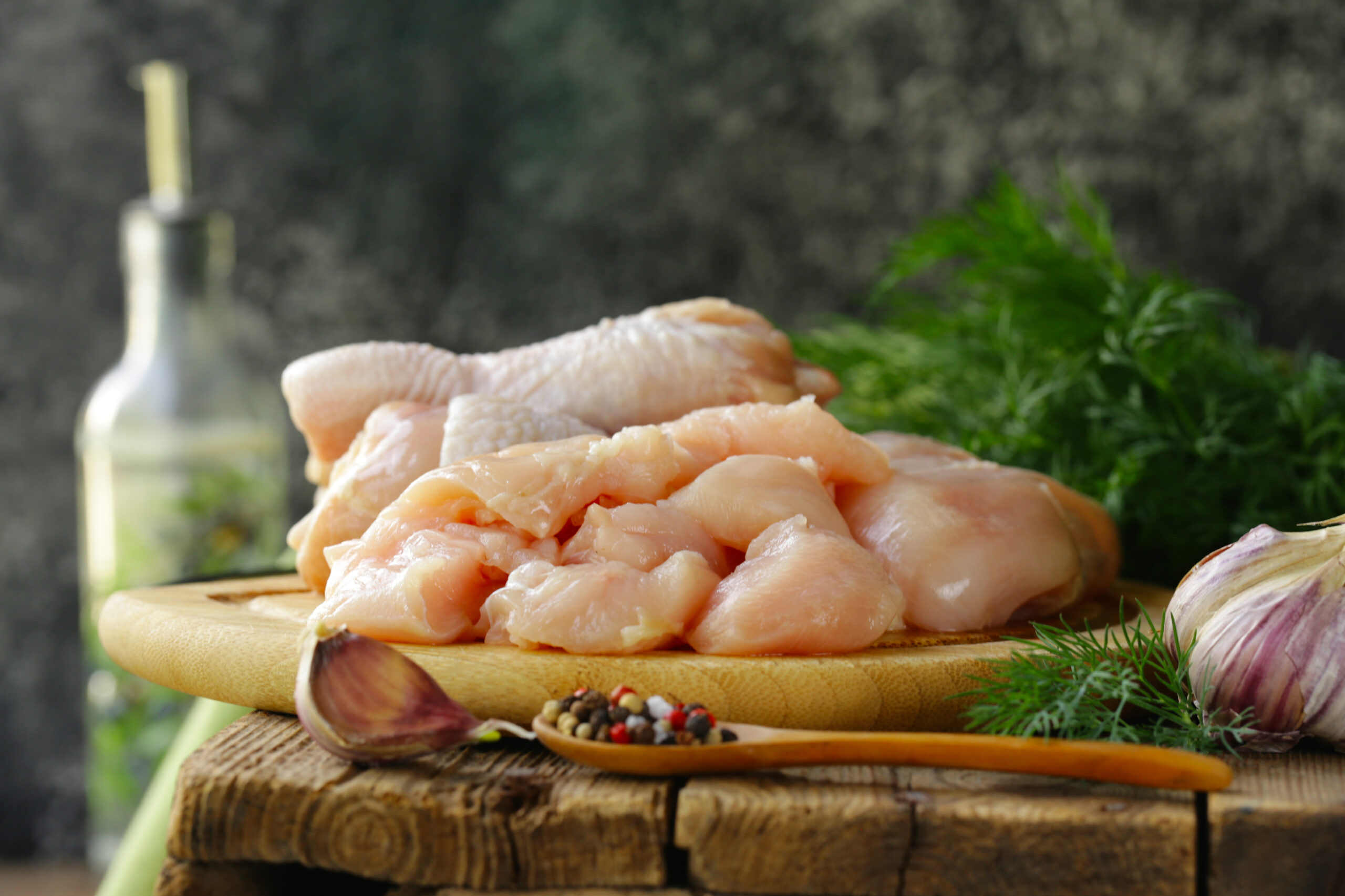 Acord între Chișinău și Kiev. Exporturile de carne de pasăre din Ucraina spre Republica Moldova ar putea fi reluate după teste în UE