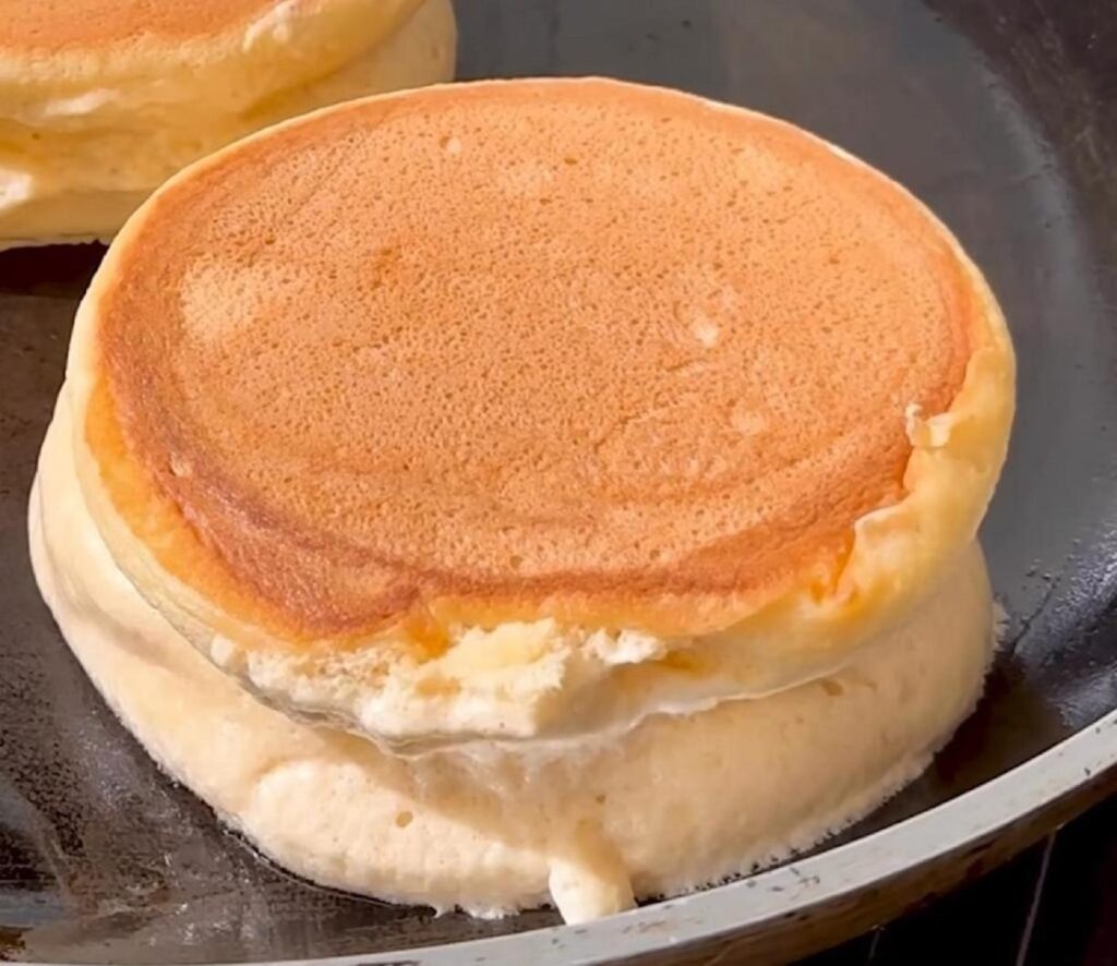 Rețeta celebrelor clătite japoneze. Se fac puțin diferit, dar nu este deloc complicat