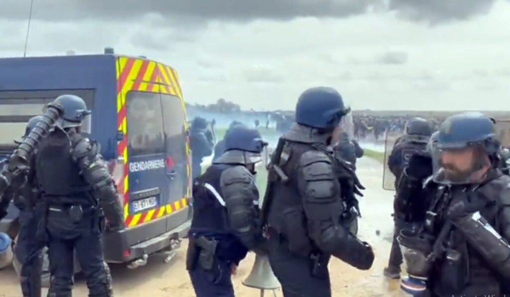 Noi proteste la Paris, din cauza uciderii unui tânăr de 17 ani. Poliția este acuzată că a deschis focul ilegal