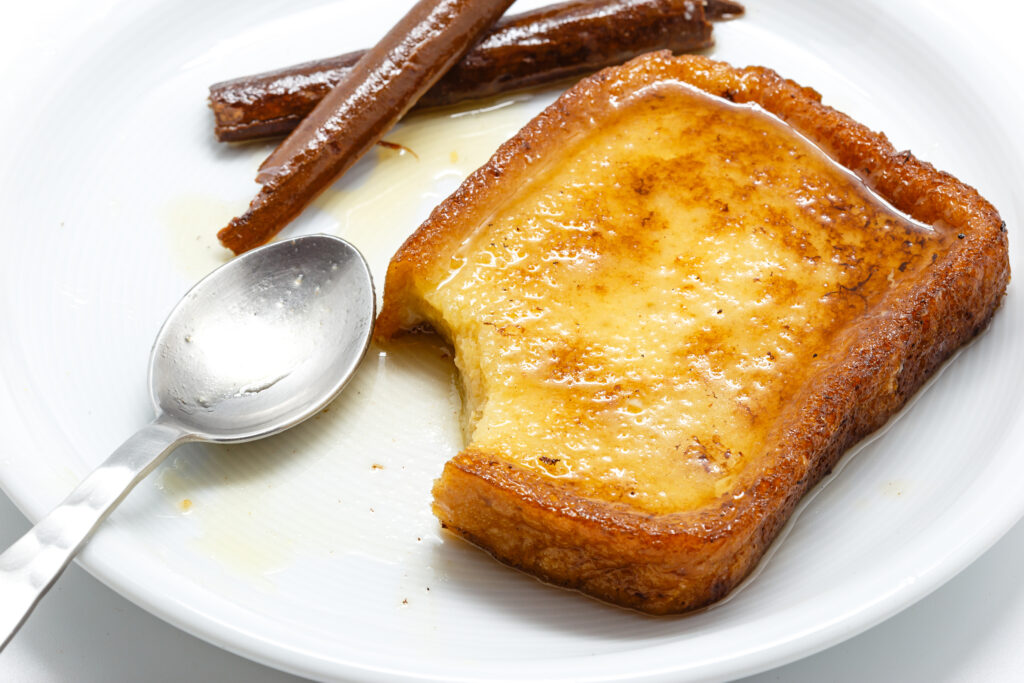Bucătărie spaniolă. Torrijas, un desert inedit făcut din pâine veche