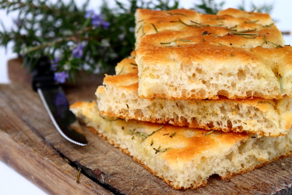 Cum să faci cea mai bună focaccia. Rețeta pas cu pas, cu numai șase ingrediente