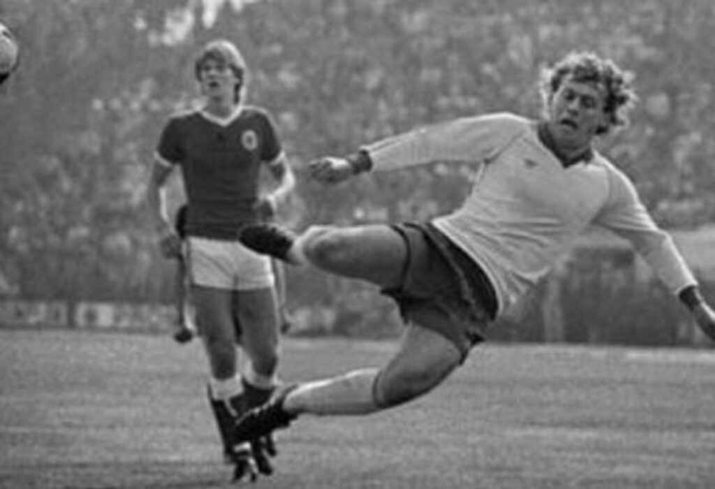 Mormântul lui Ilie Balaci a fost vandalizat, iar ultrașii au trecut la amenințări