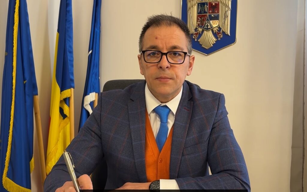 Viceprimarul unui municipiu din Bihor, monitorizat de primar după ce a obținut creșterea salariilor angajaților în Consiliul Local