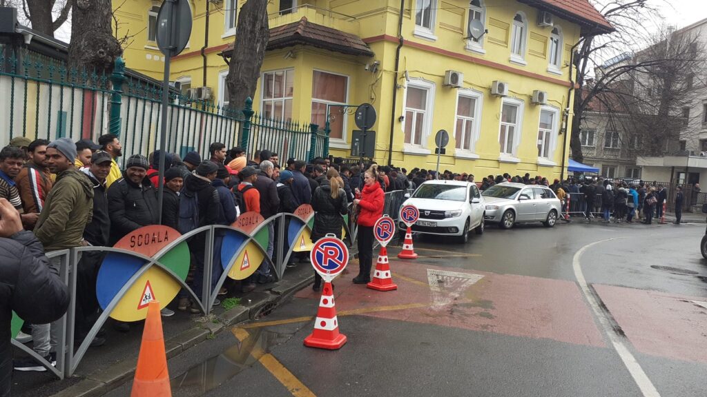 Probleme la Școala generală Ioanid. Copiii, puși în pericol de migranții care așteaptă la Inspectoratul pentru Imigrări