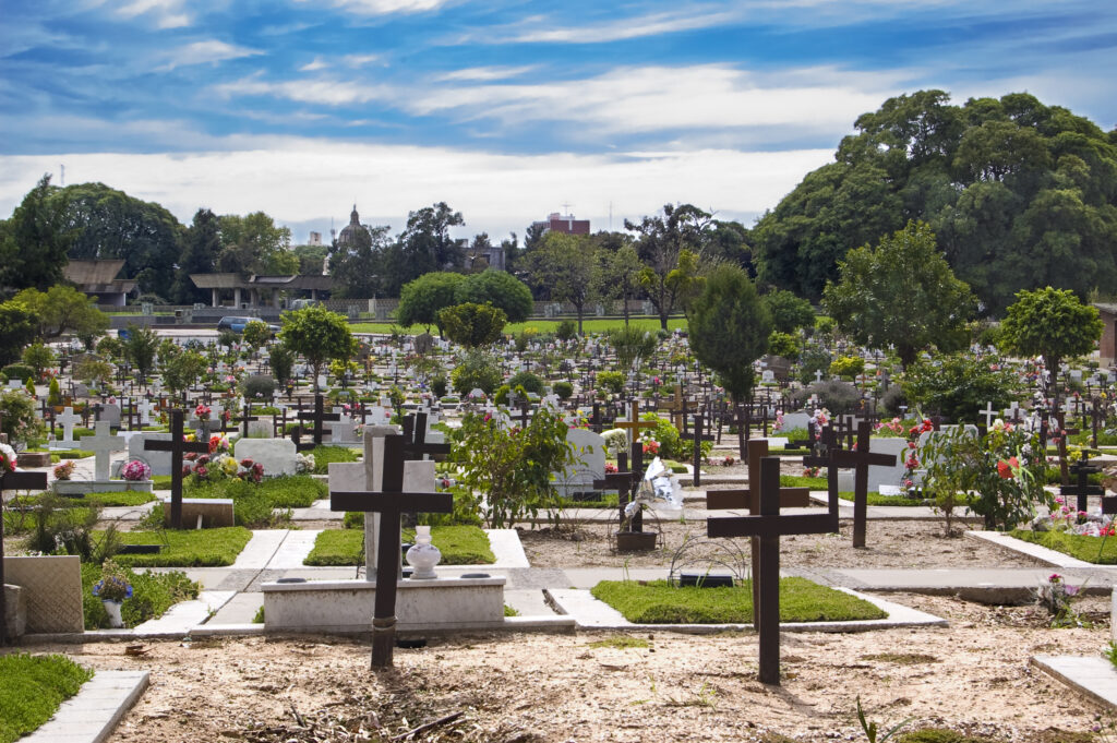 Preoții care oficiază înmormântări în alte parohii vor fi amendați. Mișcarea care le aduce sancțiuni