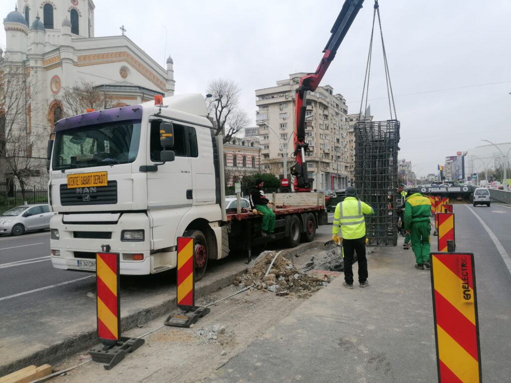 Au sosit fundațiile noilor porți de gabarit de la Pasajul Unirii!