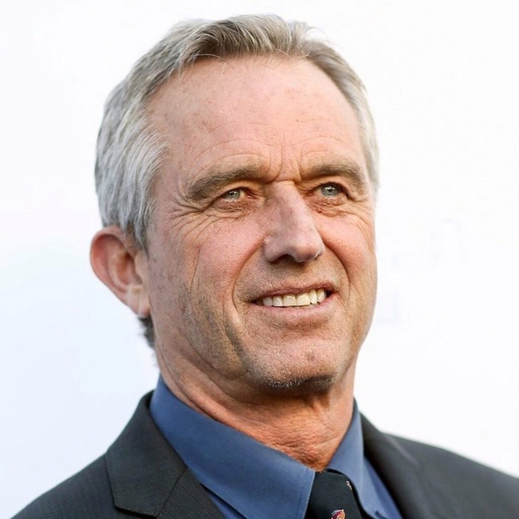 Robert Kennedy Jr., nepotul lui „JFK", candidat la preşedinţie în 2024. Acesta are 69 de ani și este avocat