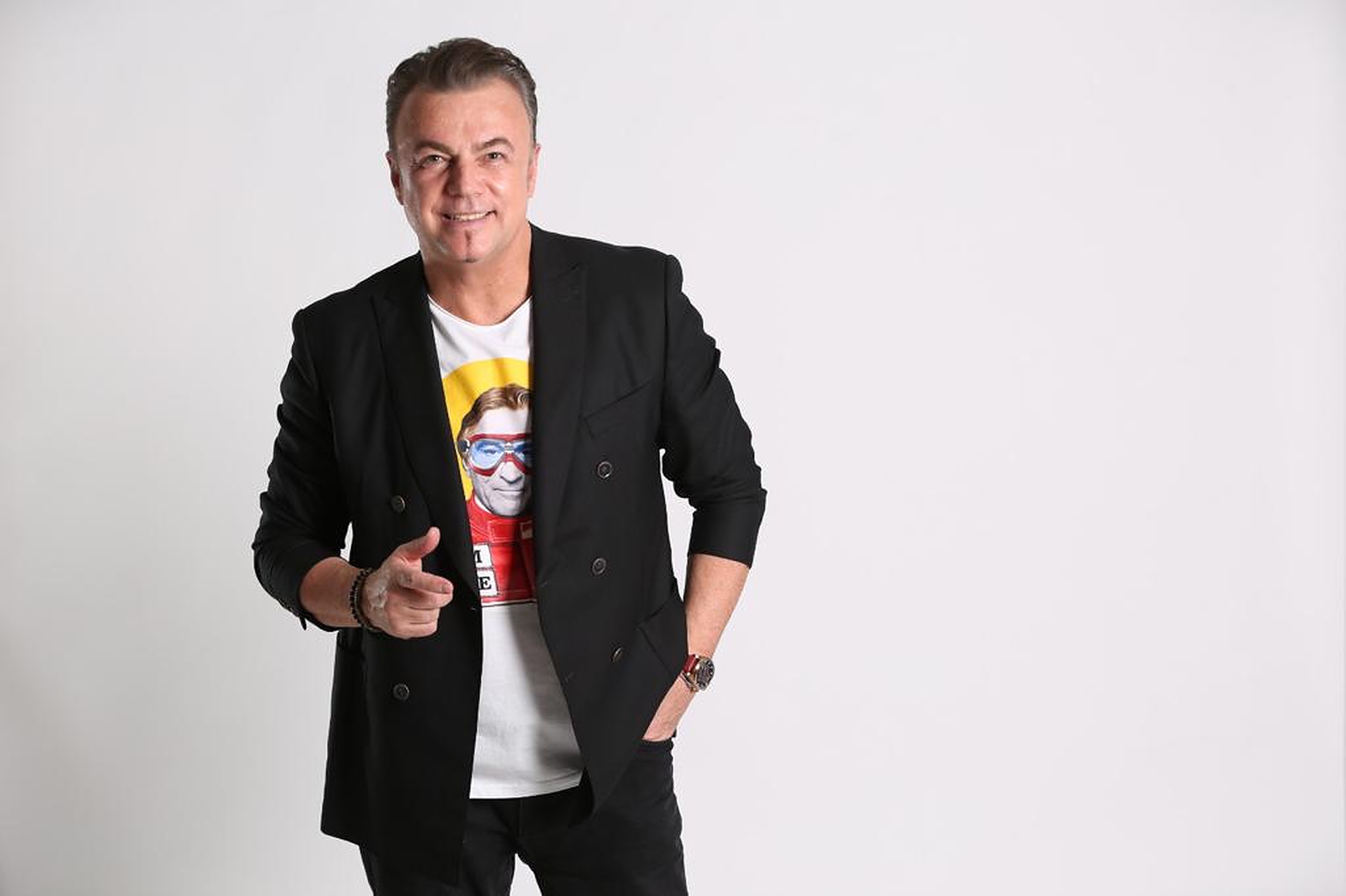 Adrian Enache pleacă cu icoanele în turneu. Majoritatea artiștilor sunt foarte credincioși