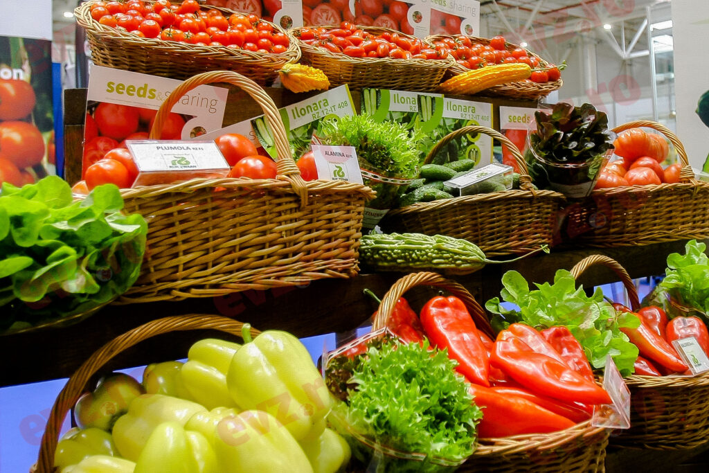 Bani de la stat pentru producătorii agricoli de legume, fructe şi cartofi. Klaus Iohannis a promulgat legea