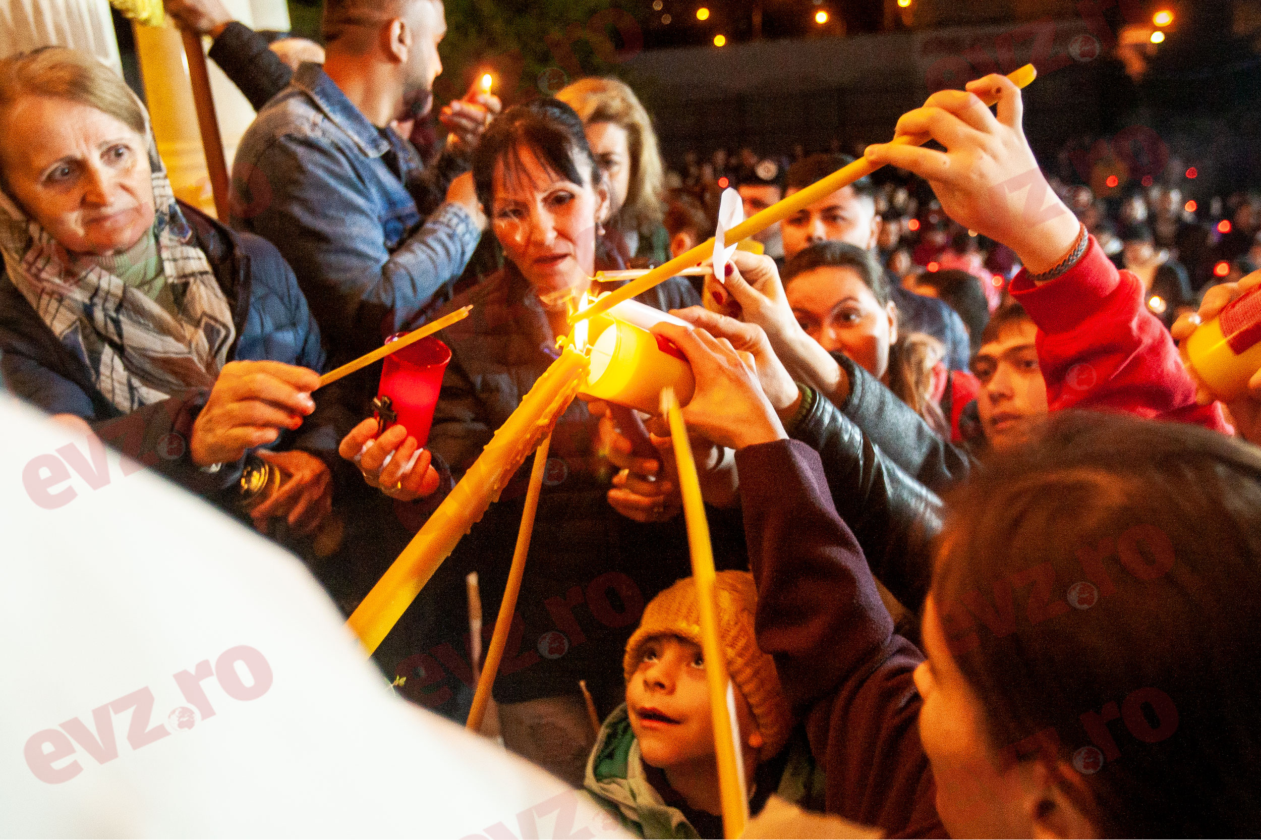 Ce trebuie să faci cu lumânarea de la Paști. Explicația unui preot