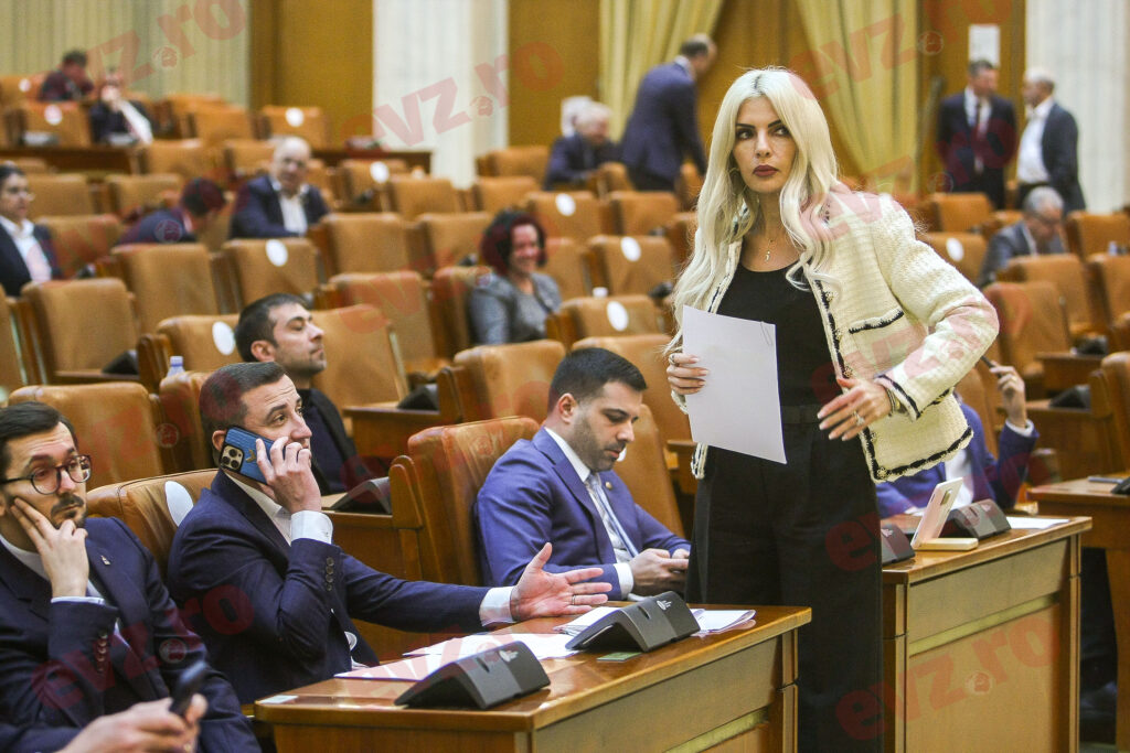 DIICOT: Laura Vicol toca banii repede. 90.000 de euro pe poșete și bijuterii