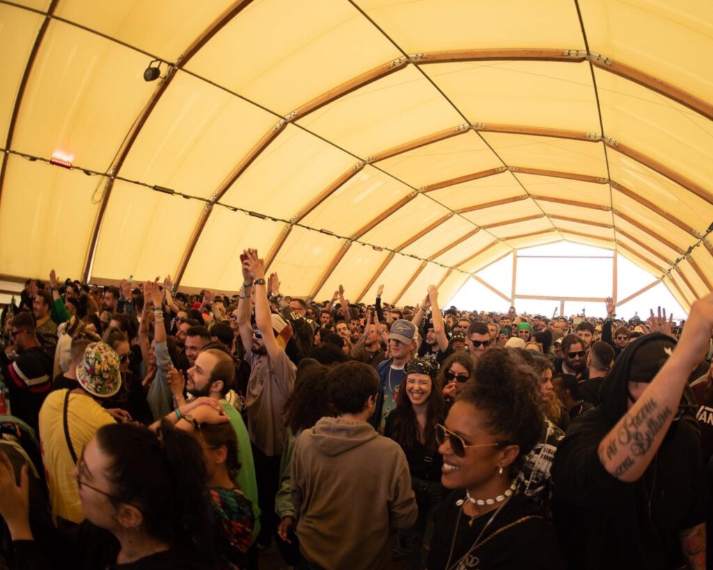 SUNWAVES FESTIVAL SW30 – MAMAIA NORD, 27 aprilie – 3 mai. Peste 10.000 de turiști vin în România la cea de-a 30-a ediție a Festivalului de muzică electronică