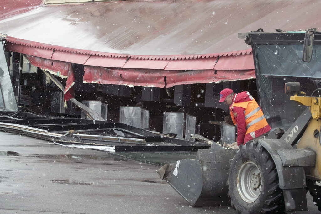 A fost arestată o femeie, sub acuzația că a dus statueta cu explozibil la cafeneaua din Sankt Petersburg