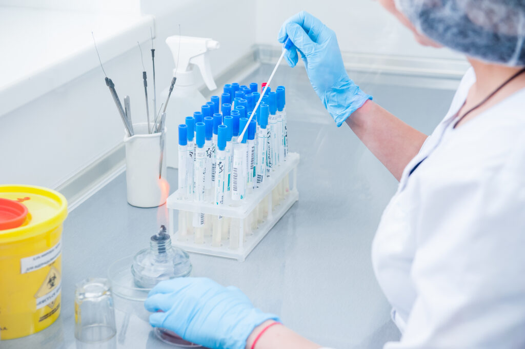 Ce români vor putea beneficia de analize și consultații gratuite. Care sunt condițiile pentru controale fără plată