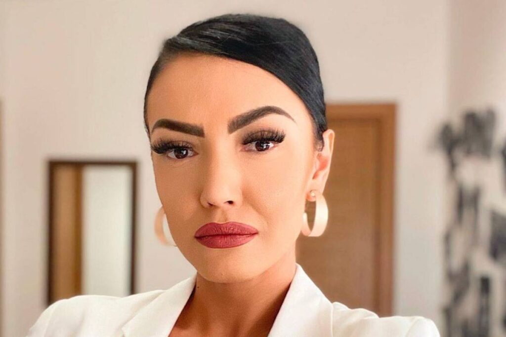 Andreea Mantea se confruntă cu o boală pe care cu greu o ține sub control. „Pentru tot restul vieții trebuie să iau nouă pastile pe zi”