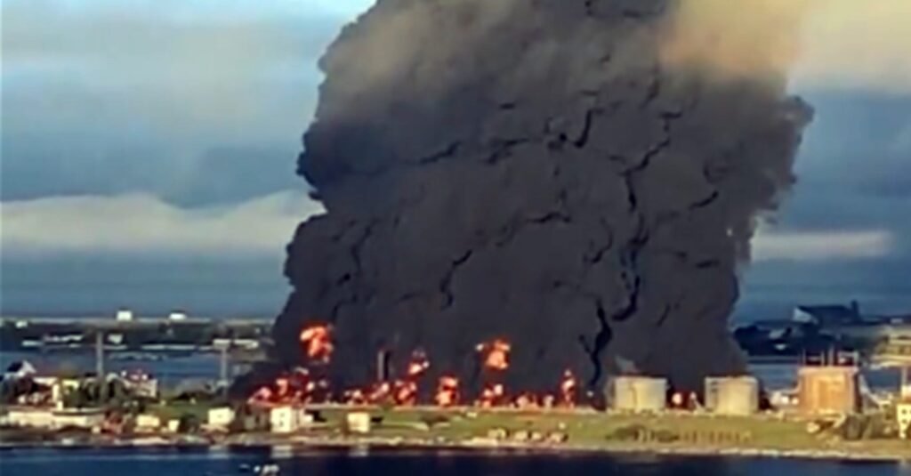 Depozitele de combustibili ale marinei ruse din Crimeea au fost distruse. Un oficial ucrainean vorbește despre răzbunare pentru atacul de la Uman