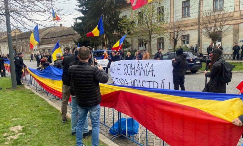 Scandal între români și maghiari la Carei. Dezvelirea unei statui în prezența președintei de la Budapesta amplifică tensiunile în zonă. Video