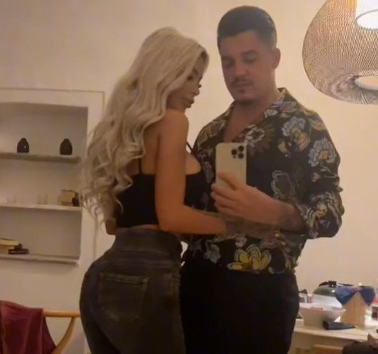 Cristina Pucean are pretenții. Ce bancnote nu acceptă pentru dedicații