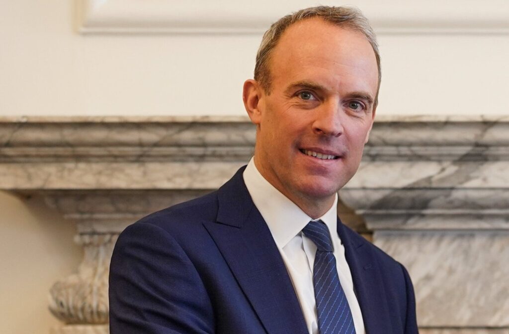 Guvernul britanic lovit de un nou scandal. Vicepremierul Dominic Raab și-a înaintat demisia