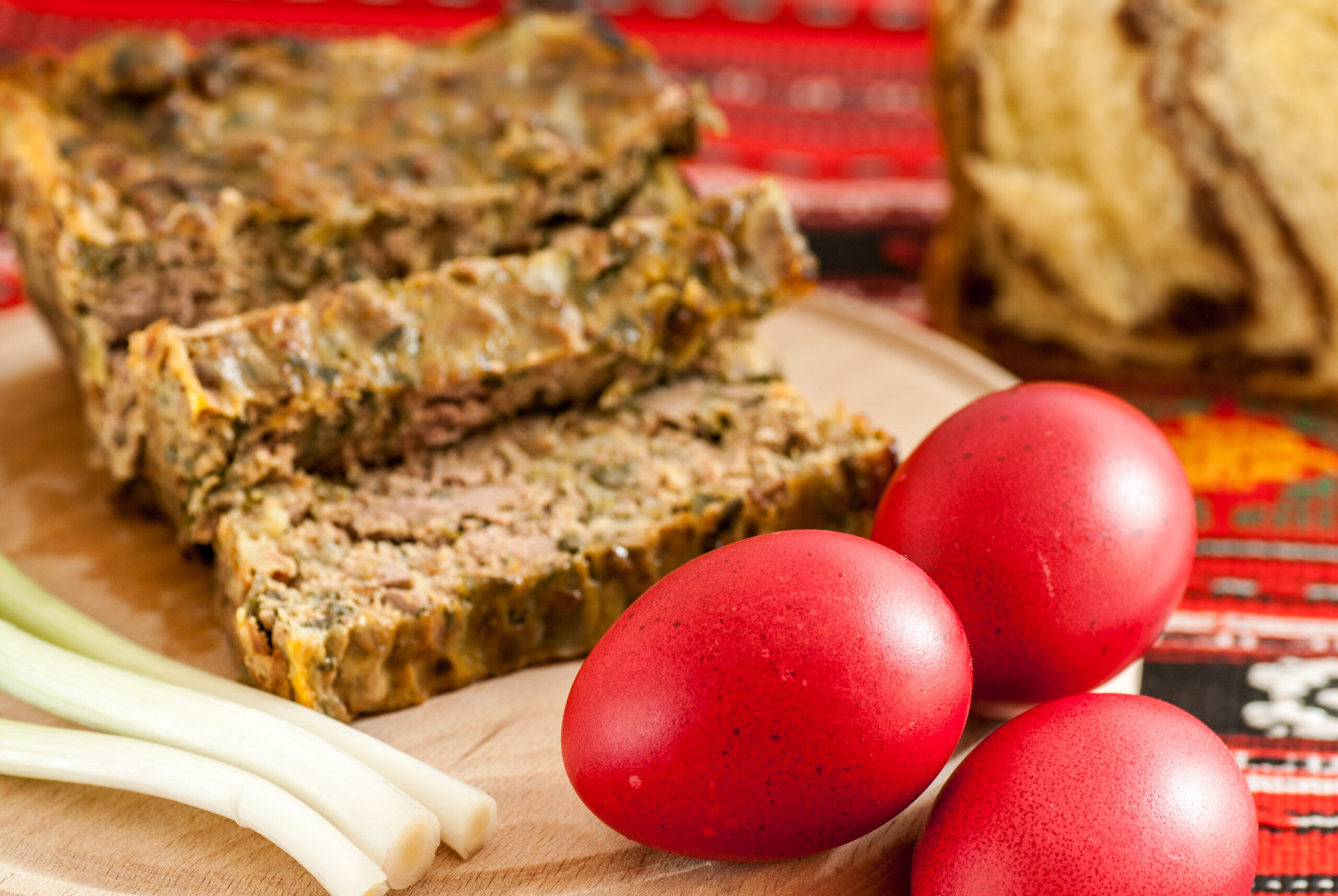 Drobul, cel mai întâlnit preparat pe masa de Paște. Cum poți găti două rețete cu care nu vei da greș