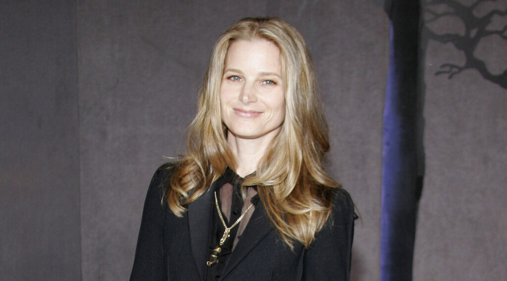 Bridget Fonda, transformată complet. Cum arată celebra actriță după 20 de ani de când s-a retras din lumina reflectoarelor