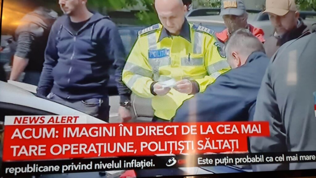News Alert. Doi polițiști prinși în flagrant când luau mită. Mașina celor doi a fost înconjurată de mascați DGA