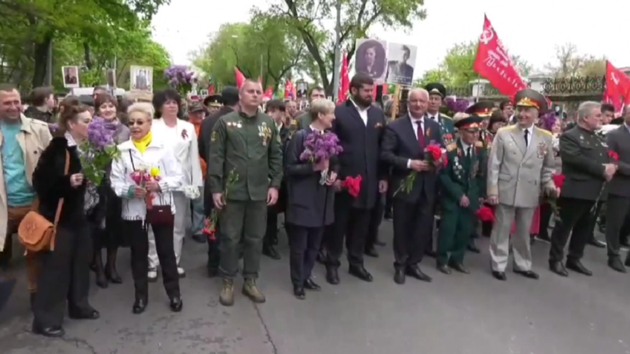 Panglica „Sfântul Gheorghe”, simbolul interzis pentru care nu se sancţionează