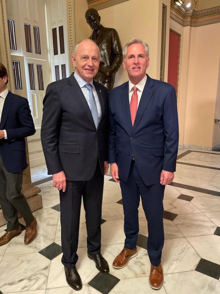 Mesaj cu tâlc. Mircea Geoană s-a întâlnit cu Kevin McCarthy, liderul Camerei Reprezentanților