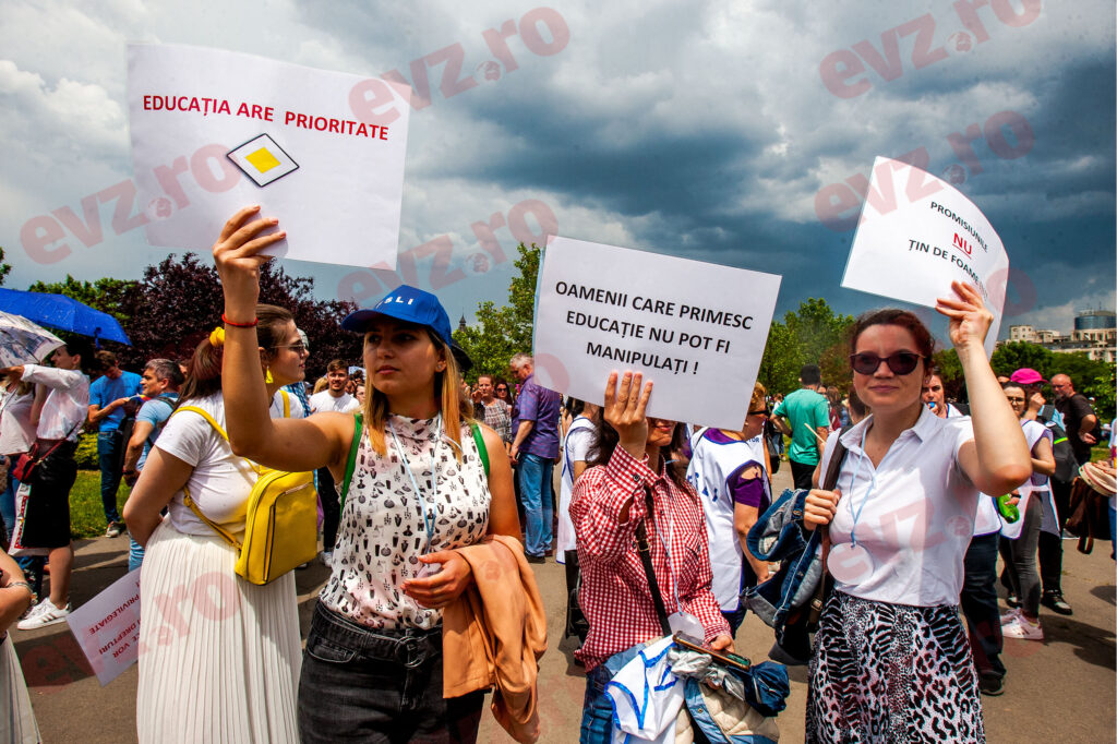Guvernul pune presiune pe profesori să revină la ore. Legea care va avea consecințe asupra vechimii în muncă a greviștilor