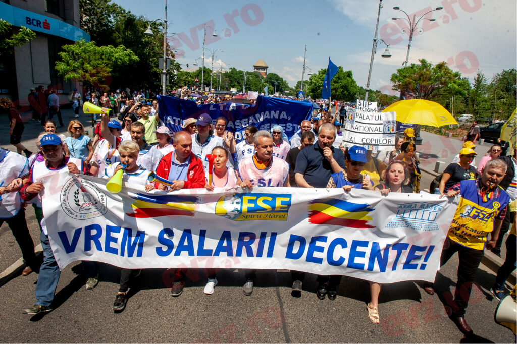 Negocieri dure la Guvern. Profesorii vor noi măriri de salarii