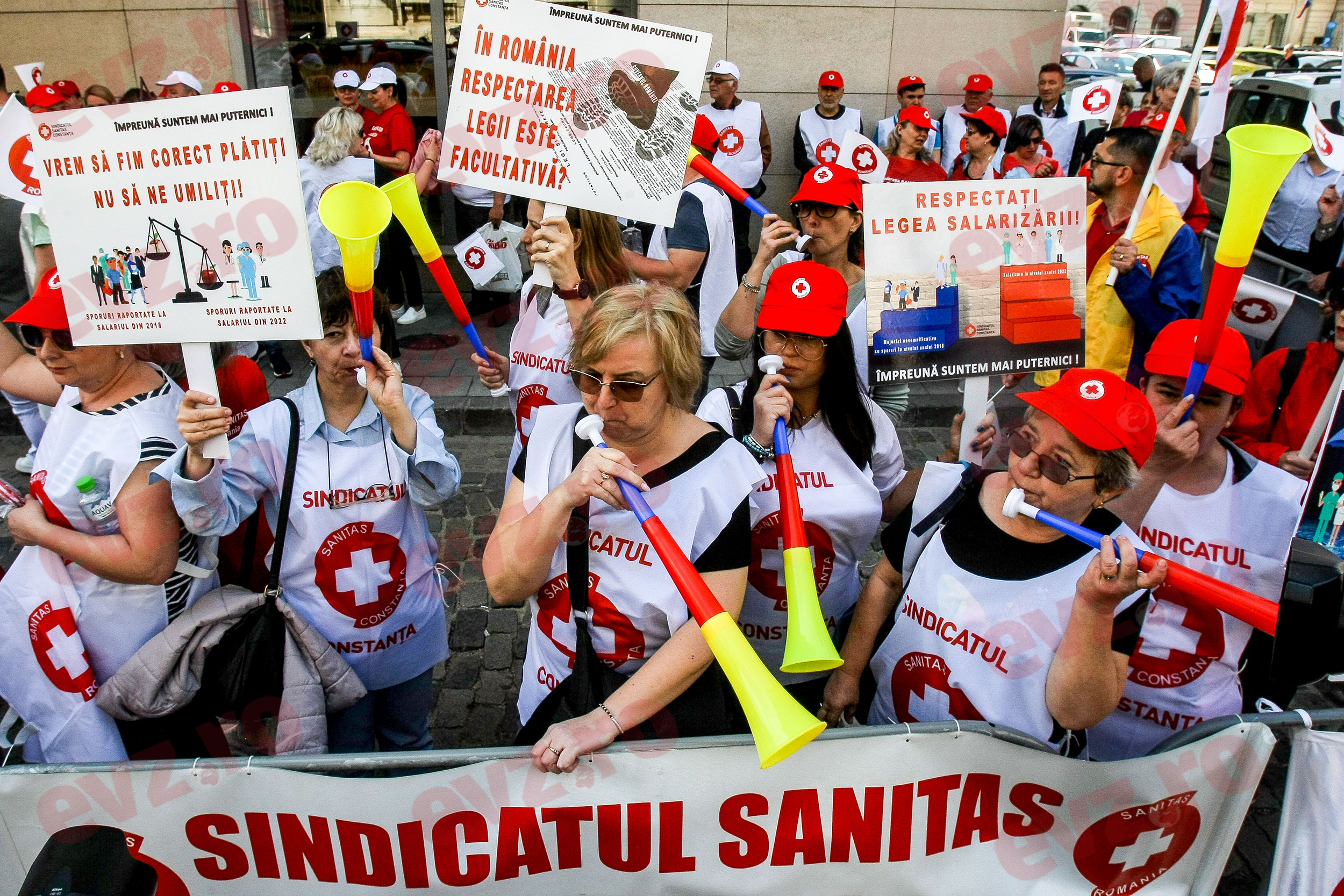 Bugetarii protestează în Capitală. Sunt nemulțumiți că rămân fără sporuri prin noua Lega a salarizării