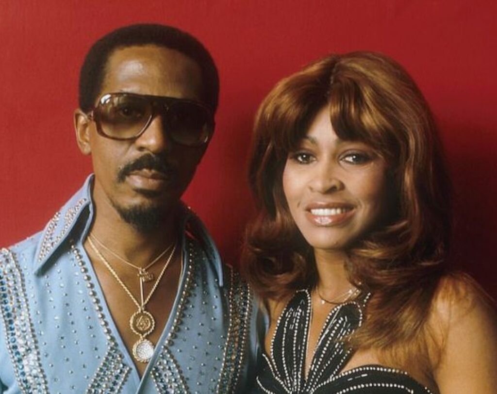 Dramele Tinei Turner. S-a căsătorit din teama de a nu fi bătută, iar soțul a abuzat-o pe tot parcursul mariajului