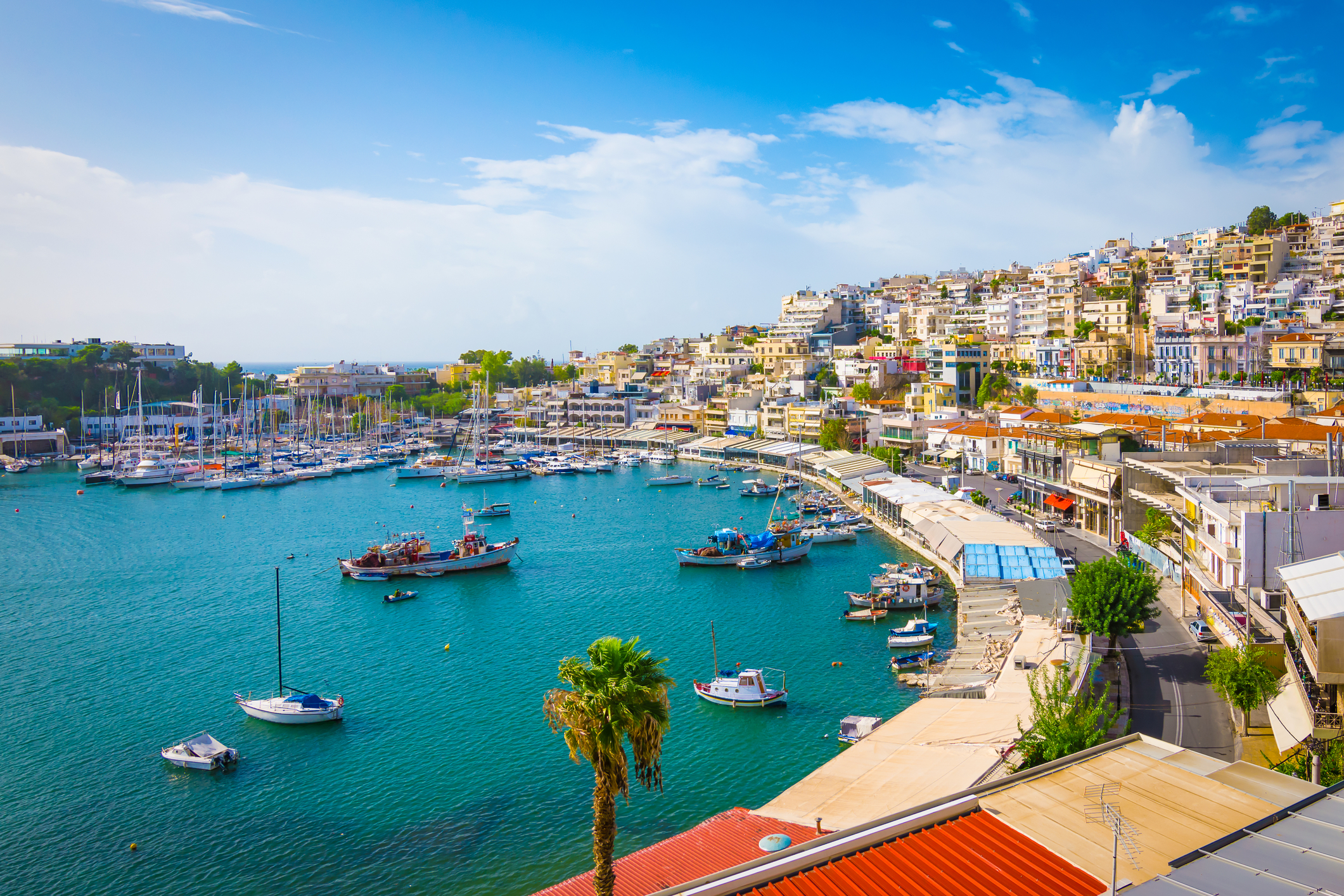 Vacanțe date peste cap în Grecia. Mii de turiști așteaptă ore întregi în aeroporturi